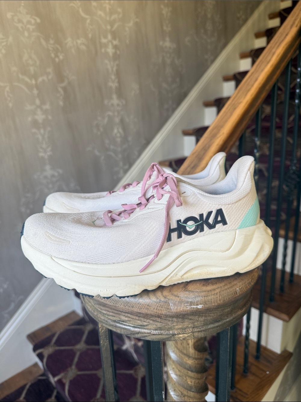 HOKA ARAHI 8 running shoe women’s size 8 1/2 very good condition - Picture 9 of 11
